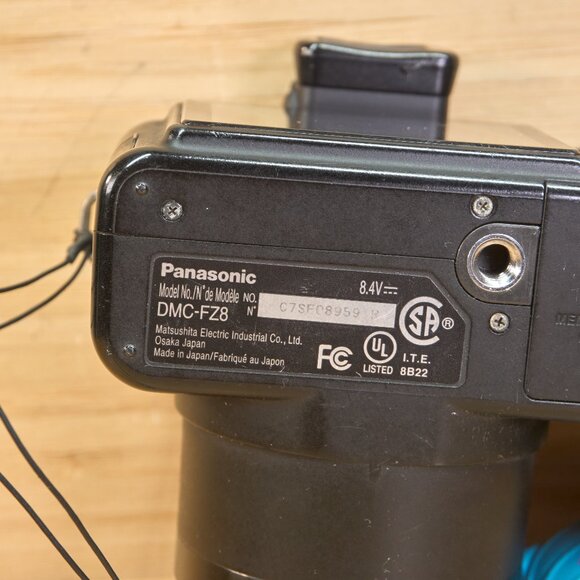 Panasonic Lumix DMC-FZ8 7.2MP Digital Camera, 12x Optical Zoom, Made in Japan - Picture 5 of 5